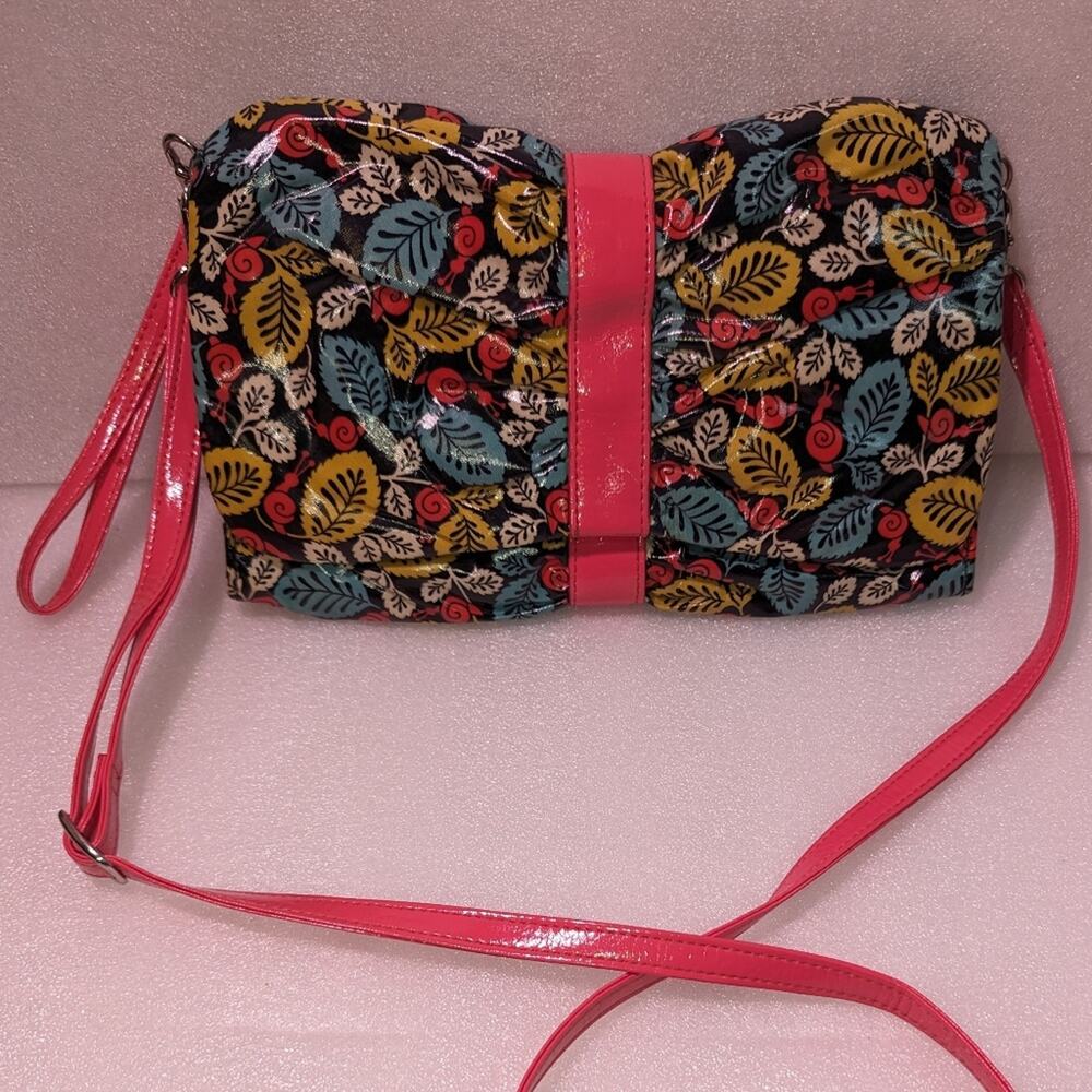 Vera Bradley Happy snails Frill collection cross body purse
